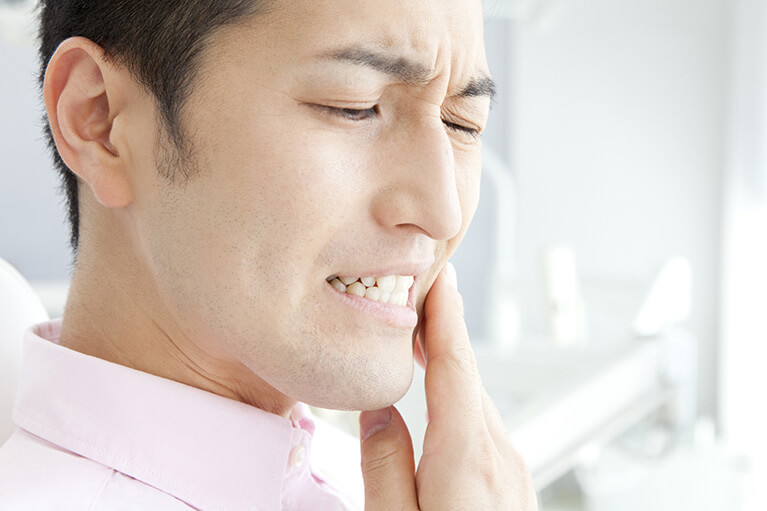 歯の金属が身体に与える影響とは